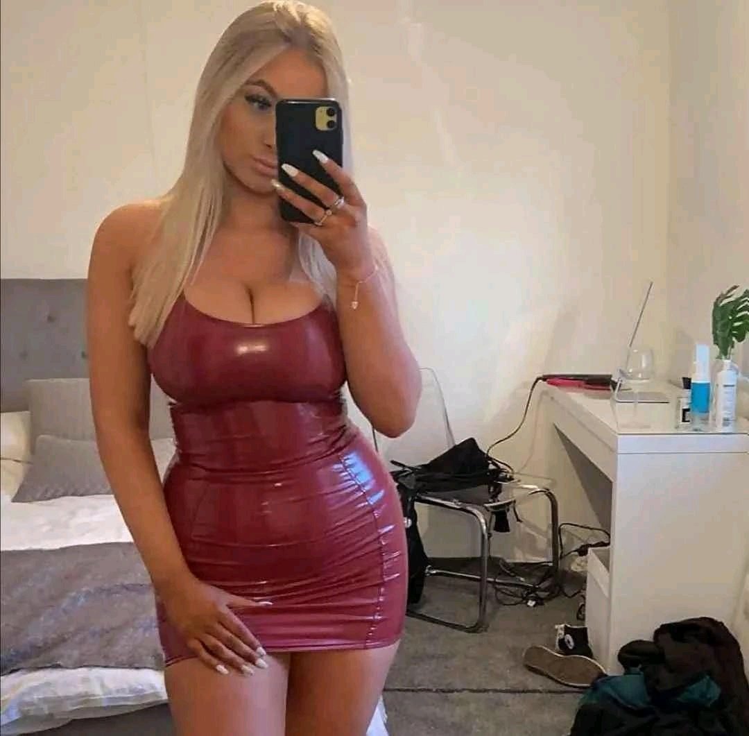 LeatherFanatik's tweet photo. Lucy flaunting her curves in PVC 🌶️ https://t.co/E5IixuCCm5