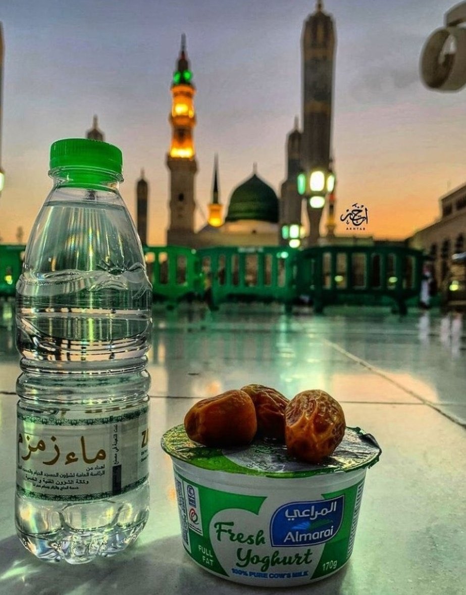 Ömürden bir Ramazan daha geçip gidiyor ;
Biz Senden râzı olduk ,Sen de bizden râzı ol ...

#Ramadan