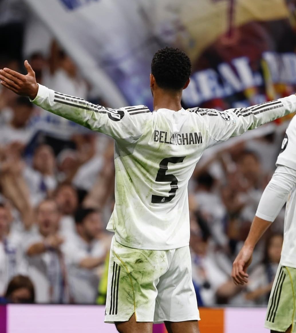 BellinghamCent's tweet photo. Jude Bellingham at the Bernabéu… this celebration is already iconic. ⭐️ https://t.co/Kl0sR7C6Z7