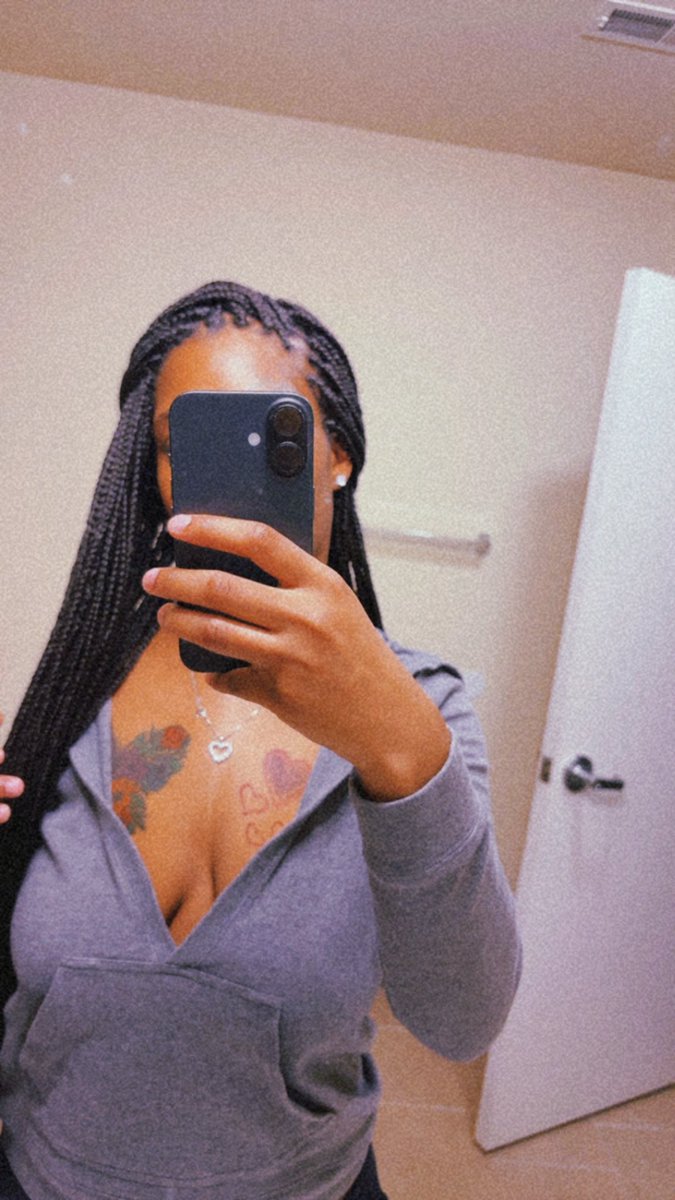 mylove2003_'s tweet photo. I love myself cause nobody gonna love u the way u love yourself always remember that , ladies never let nobody say u ain’t beautiful u ain’t enough just ain’t enough for them yall more than enough fr love yourself every day💯 https://t.co/4zpSi8JR2e
