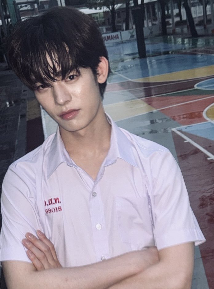 กอดอกเหมือนกัน แต่อะไรที่ไม่เหมือน เดาเอา