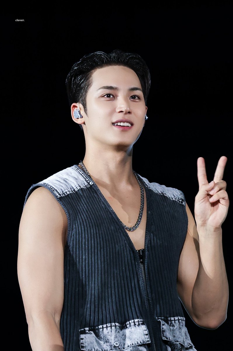 ๐๐ก๐ค๐ซ๐๐ง. tweet media