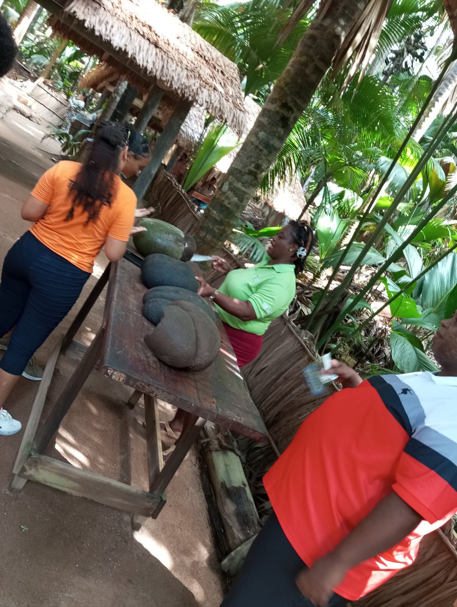 SeyBluefloat tweet media