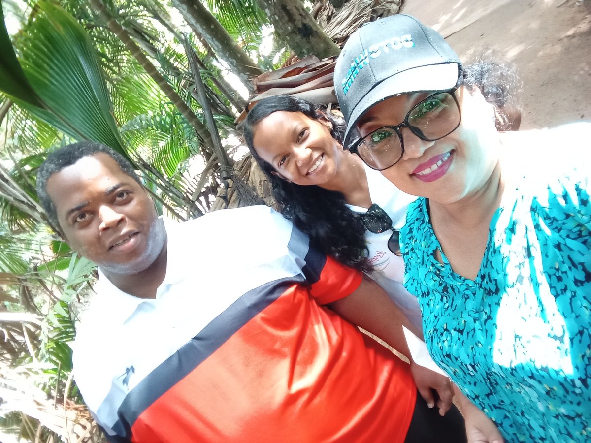 SeyBluefloat tweet media