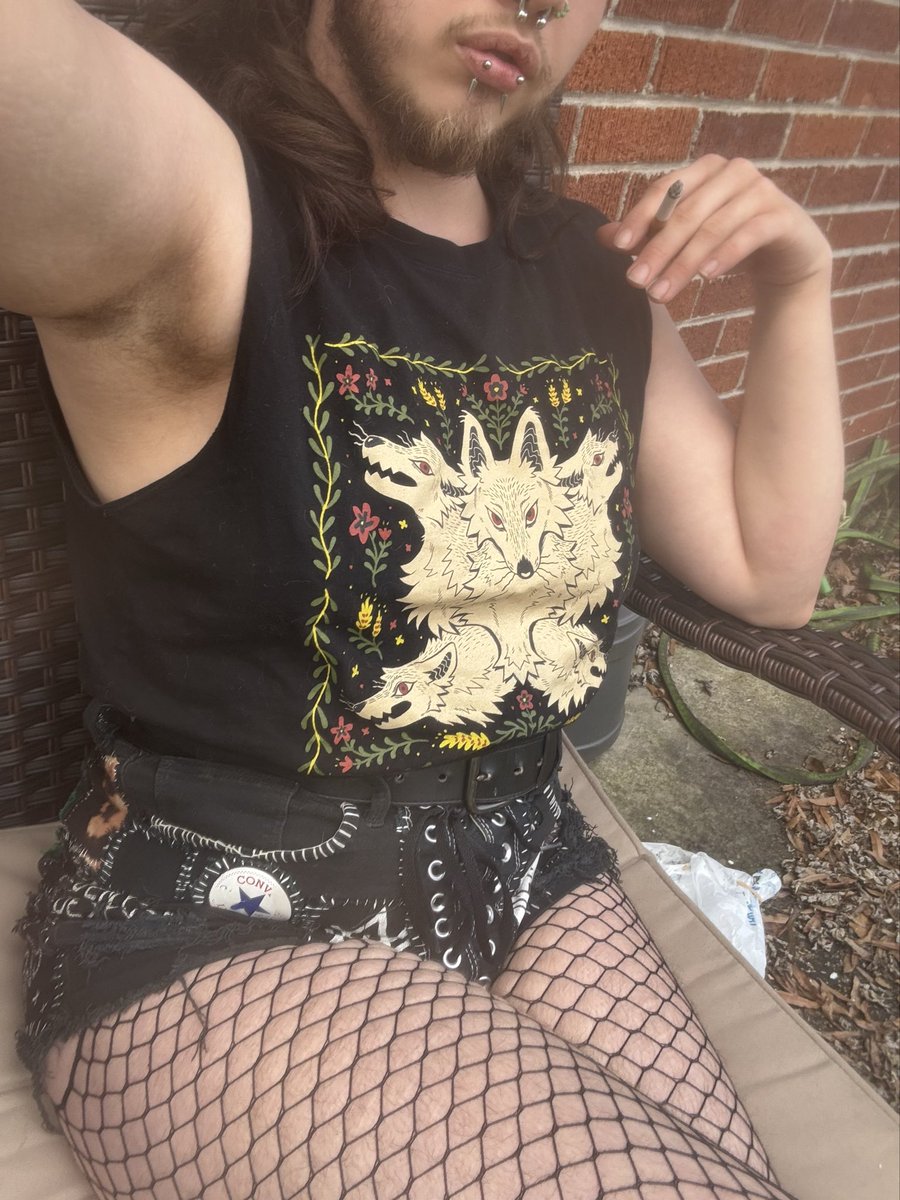 Tip your fav hot tboys today!! We deserve your money more than you do 😋