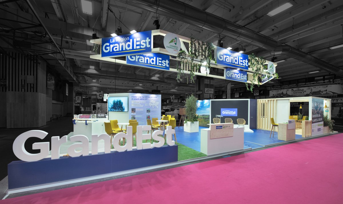 R2 Stand & Event tweet media