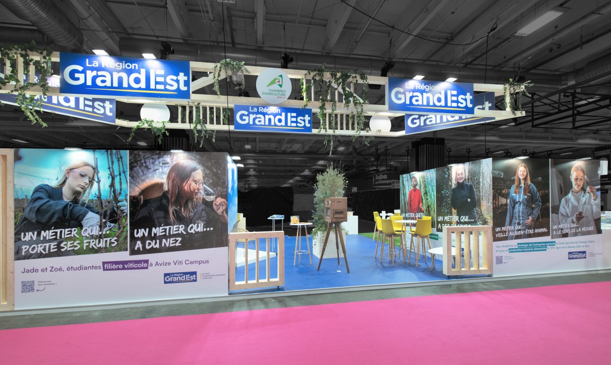 R2 Stand & Event tweet media