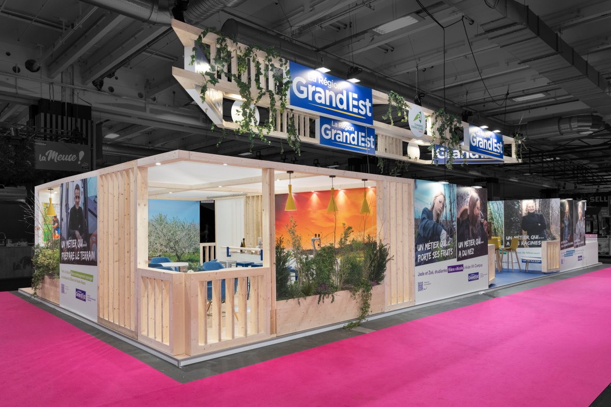 R2 Stand & Event tweet media