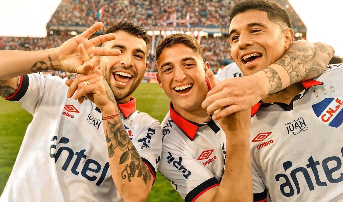 El finde Silvera clava a Defensor, se besa el escudo y estos tipos se suman otro... estamos mal, pero ellos estan en el piso, todos unidos nosotros, DALE NACIONAL🔵⚪️🔴