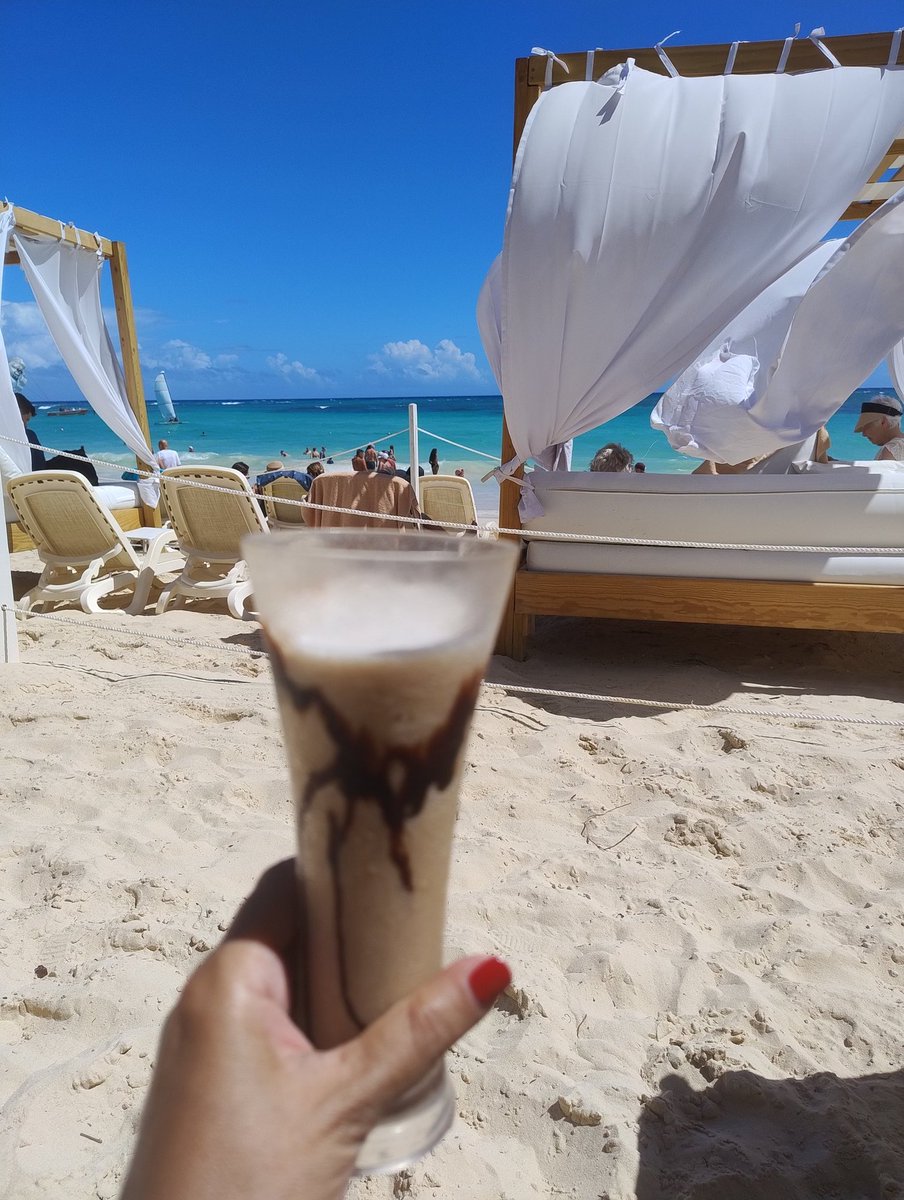 María Teresa tweet media