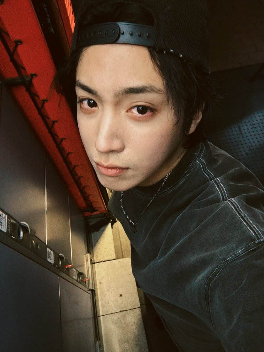 jwshourly's tweet photo. wooseok instagram update https://t.co/WJMc7aQeRm