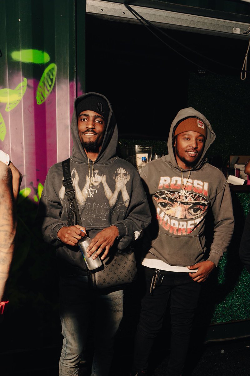 1shotwes tweet media