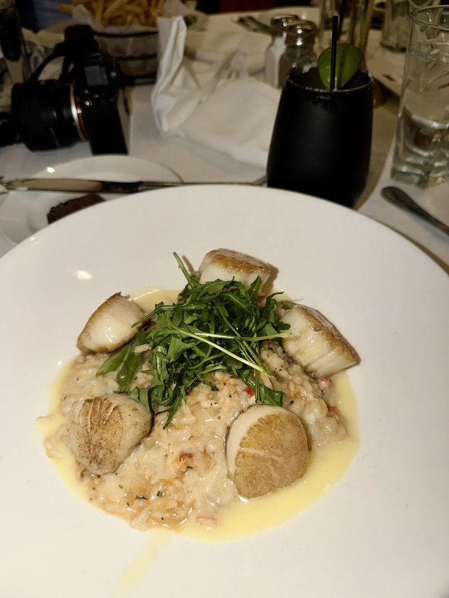 1shotwes tweet media