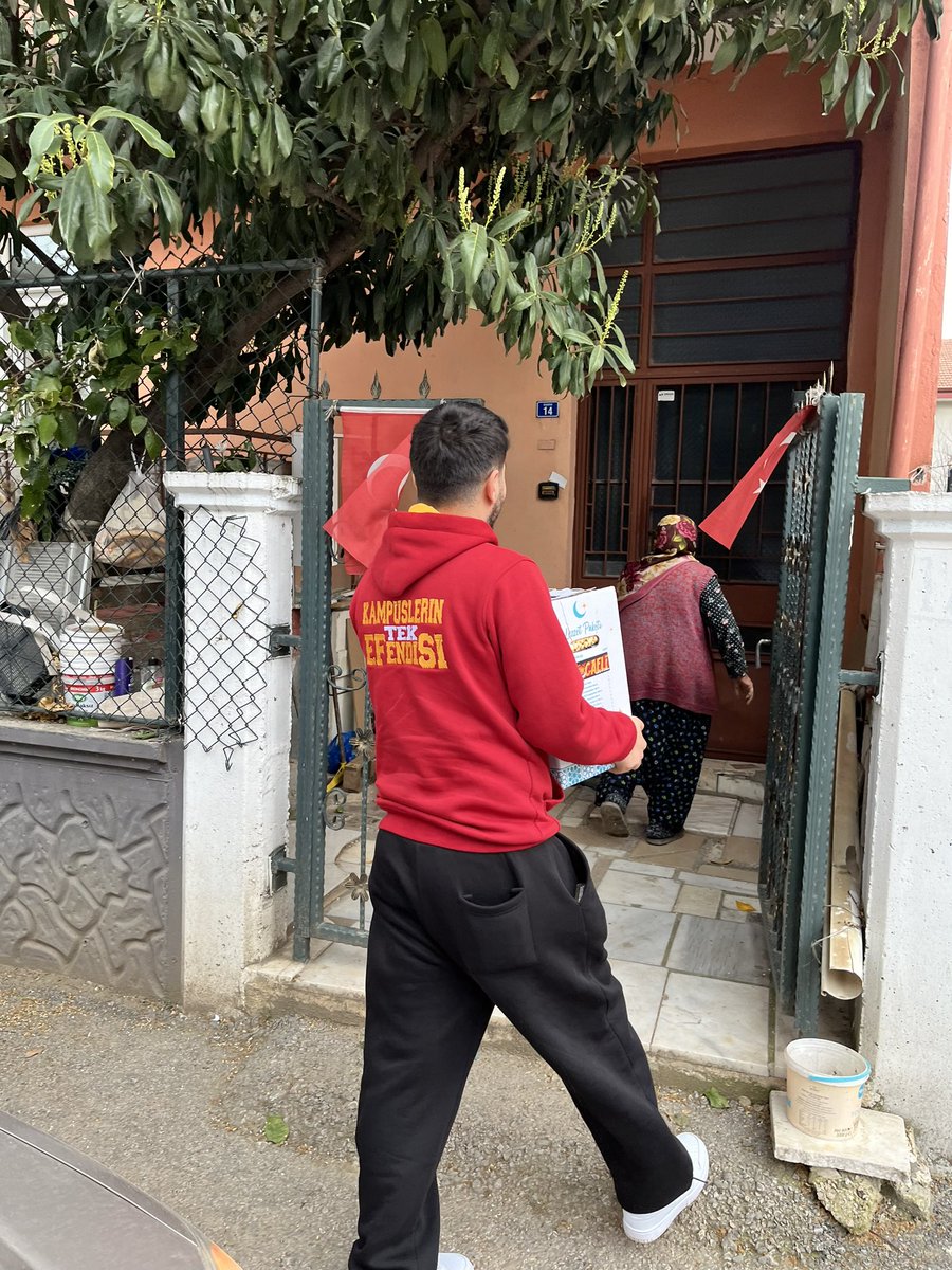 uAUNIKOU's tweet photo. Yardımlaşmanın önemini ve değerini hatırladığımız bu mübarek Ramazan ayında, erzak kolilerimizi ihtiyaç sahiplerine ulaştırdık. Allah yardımda bulunanların hayırlarını kabul etsin.

#uAUNIRamazanBereketi 
#ultrAslanUNI https://t.co/82UPiX6kaO