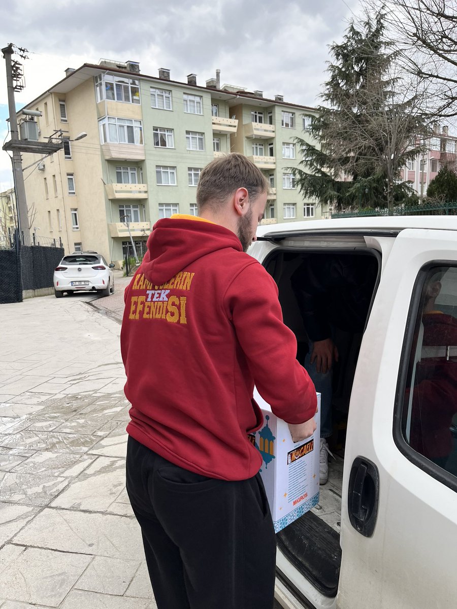 uAUNIKOU's tweet photo. Yardımlaşmanın önemini ve değerini hatırladığımız bu mübarek Ramazan ayında, erzak kolilerimizi ihtiyaç sahiplerine ulaştırdık. Allah yardımda bulunanların hayırlarını kabul etsin.

#uAUNIRamazanBereketi 
#ultrAslanUNI https://t.co/82UPiX6kaO
