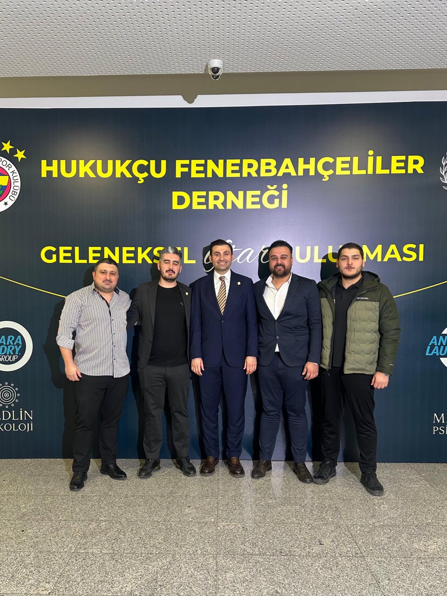 UNIGFB06 tweet media