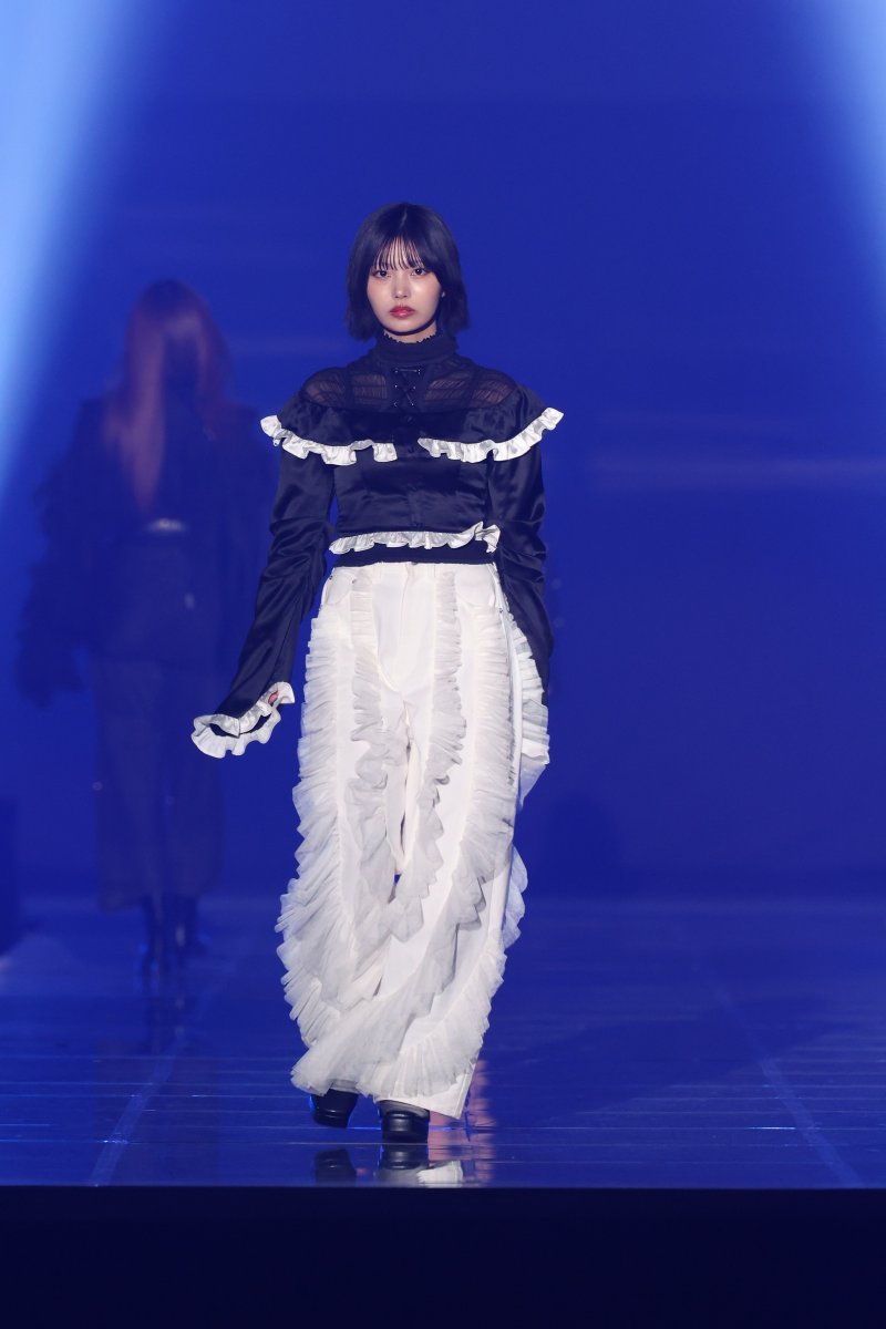IDOL RUNWAY COLLECTION 2026💘】 乃木坂46中西アルノ、フリルで甘さ