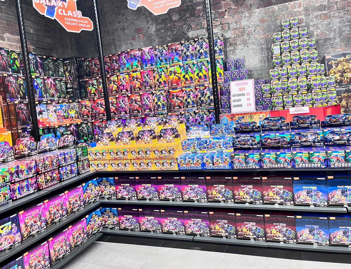 electrochairr's tweet photo. Genuinely an insane setup and blokees just expected us to buy one or two boxes?? https://t.co/rKtJRyiB09