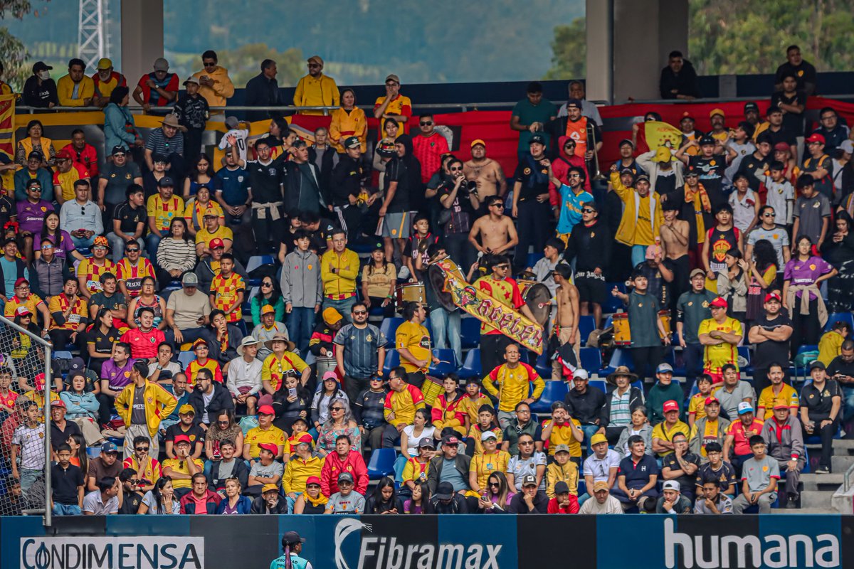 Aucas45's tweet photo. No fue el resultado que fuimos a buscar, pero ustedes nunca dejaron de creer.

Ayer, incluso en la adversidad, su aliento fue el motor que nos sostuvo dentro de la cancha. Cada canto, cada aplauso y cada bandera nos recordó quiénes somos y por quién luchamos. 🟡🔴

¡Gracias! https://t.co/0z53IWCYIR