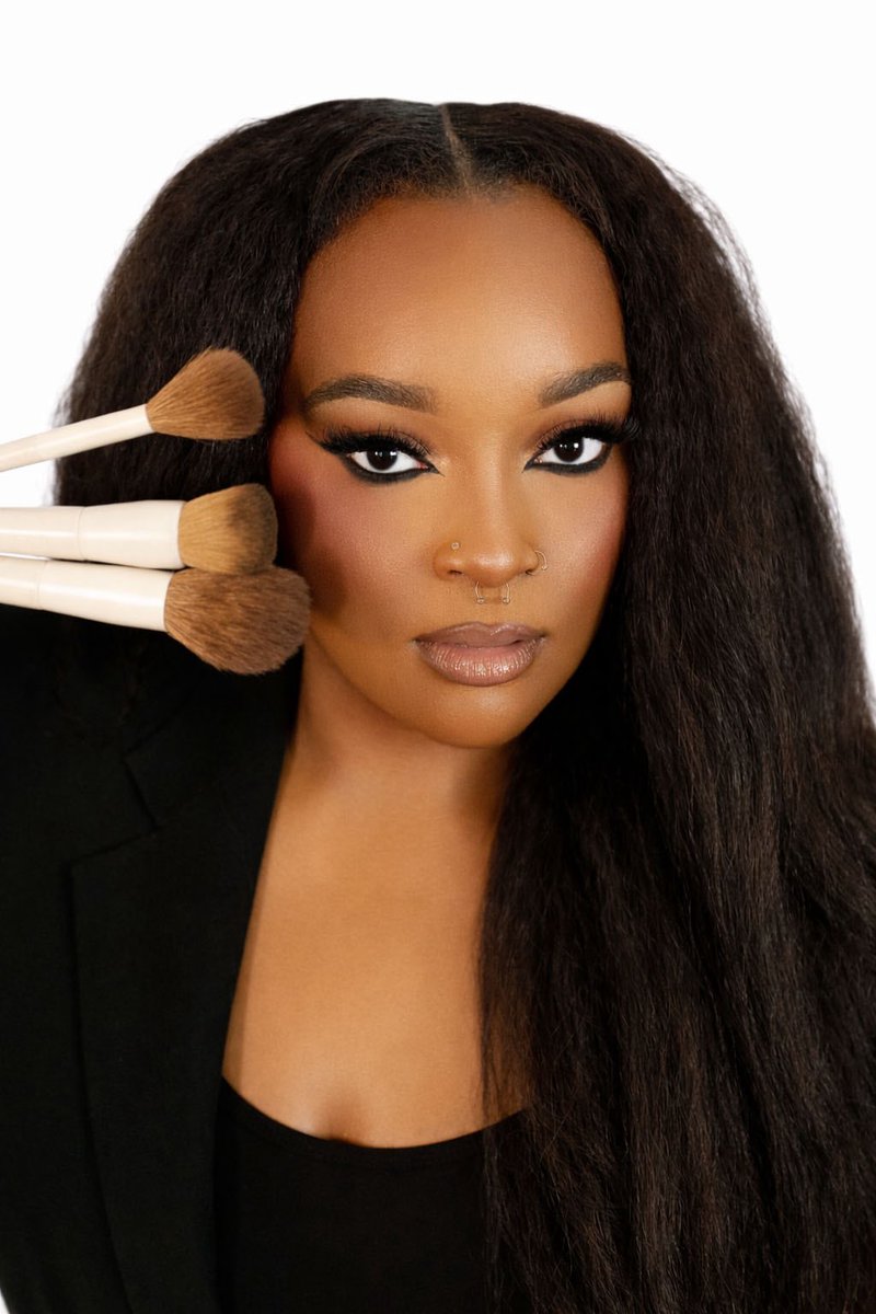 stalli_chan's tweet image. Let me formally reintroduce myself as SashFaced ❤️‍🔥💋

#mua #makeupartist