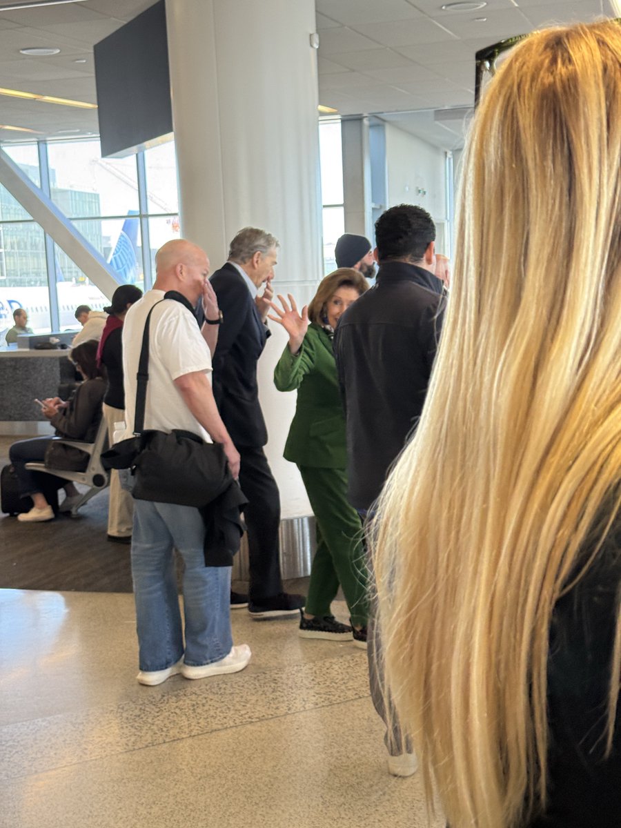 _AshShah's tweet photo. The greatest stock trader of all time is on my flight, and she cut us in line https://t.co/lO3xYPF7NY