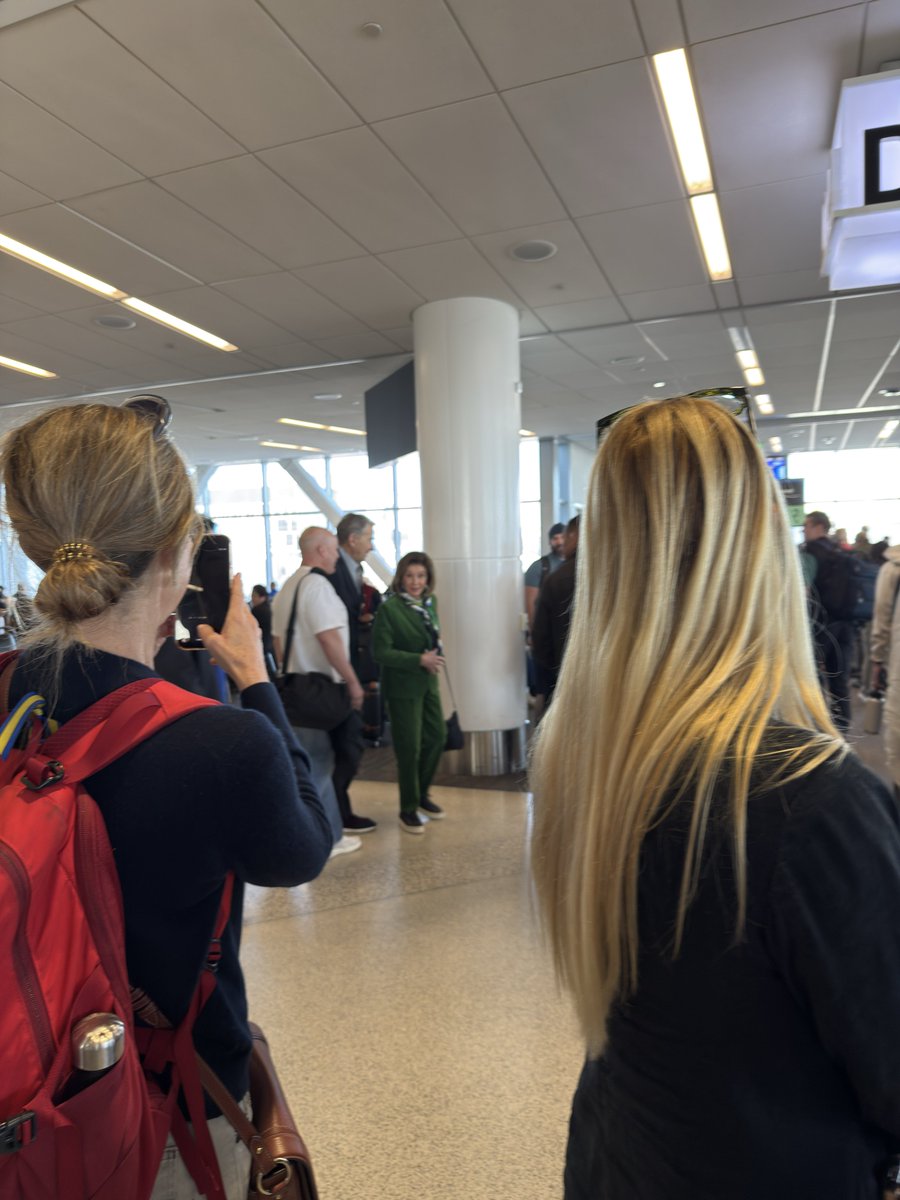 _AshShah's tweet photo. The greatest stock trader of all time is on my flight, and she cut us in line https://t.co/lO3xYPF7NY