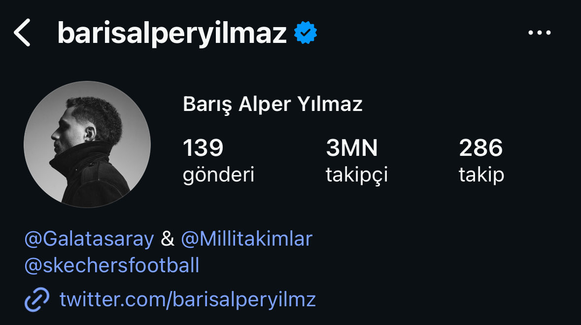 EkremArpak's tweet photo. ALLAH BELANIZI VERSİN!

Gencecik bir adam Barış Alper Yılmaz: Özellikle bu sezon Galatasaray'da harika işlere imza atıyor. Ben dahil herkes Osimhen'e kilitlenmişken tek başına Juventus'un içinden geçti.

Bu formunu devam ettirirse büyük ihtimalle sezon sonunda elimizde tutamayız.

ANNE KUTSALDIR ULAN!

Ne bu yaptı bu genç adam; yükselişinin sevincini evinde annesi ile horon çektiği çok da sıcak, güzel bir video ile paylaştı. Sonra ne mi oldu?

Şikeden küme düşürülmemiş, başlarında biri uyuşturucudan diğeri şikeden sabıkalı 2 başkanı olan Fenerbahçe ve Beşiktaşlı bazı haysiyetsizler o videonun altına ağır hakaretler yazdılar.

Ulan sizlerde bir anneden doğduğunuz haysiyet yoksunu amipler.

Ulan anne kutsaldır ve futbolun neresinde var bir anneye küfür etmek?

Siz insan mısınız ey beyinleri alınmış şikeyi savunacak kadar kör, ahlaksız, soysuzlar.

Ali Koç'un başkan seçildiği ilk sezondan beridir uyardım. Kendi başarısızlıklarını, kirli ilişkilerini, şikeyi, usulsüz transferleri, ekranda koca popolu hatun arama rezaletini örtmek isteyen Fenerbahçe ve Beşiktaşlı yöneticiler ülke futbolunu kaosa sürüklüyorlar.

BAŞARDIN ALİ KOÇ!

Ali Koç'un öncülüğünü yaptığı kin, nefret iklimi ile işte böyle gencecik bir insanın annesine hakaret edecek hayvanlar yarattınız.

Allah topunuzun belasını versin.