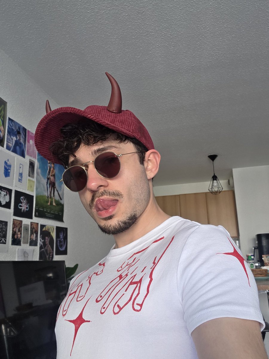 louloutre tweet media