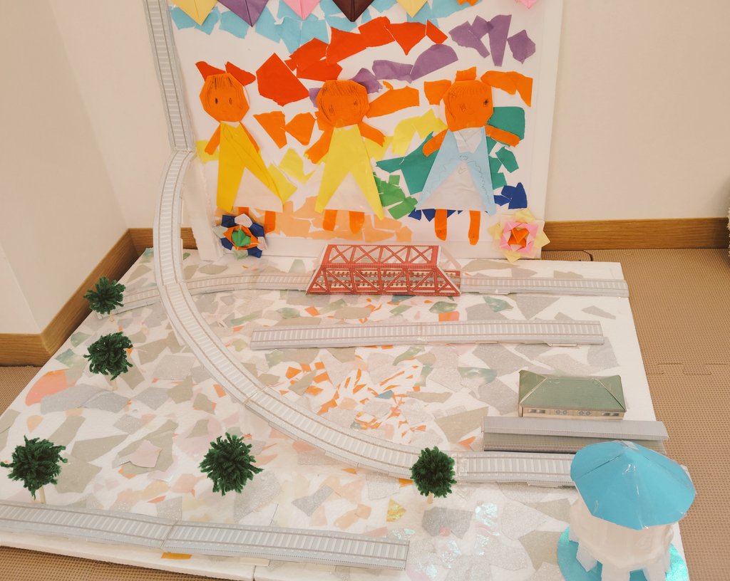 嬉しい嬉しい主日の夜です🌛
幸せを噛みしめる味わい深い説教でした。礼拝の後にはしおん会。メニューはチーズトッポギとわかめスープ、白菜のサラダ。メンバーのサラダのわかめが♡でした。デザートにケーキ🎂しおんキッズがワークで作っていたジオラマの作品が素敵でした✨

#つくば始音教会