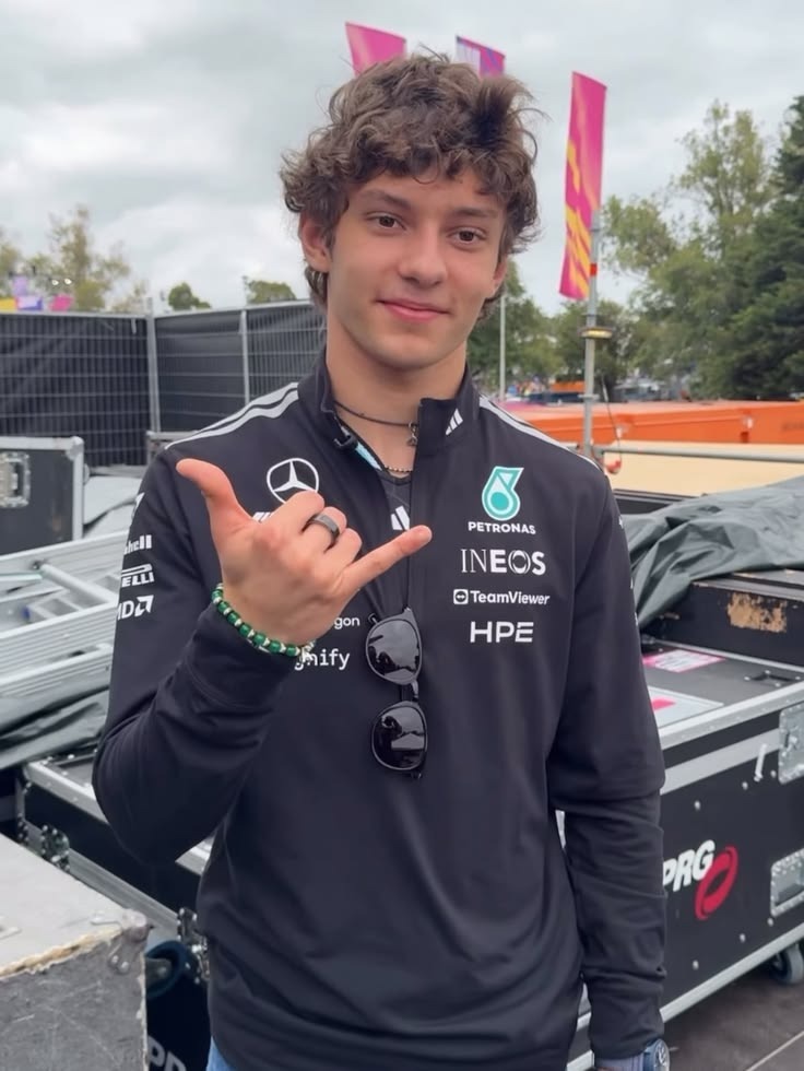 Woodsy Corner. tweet media