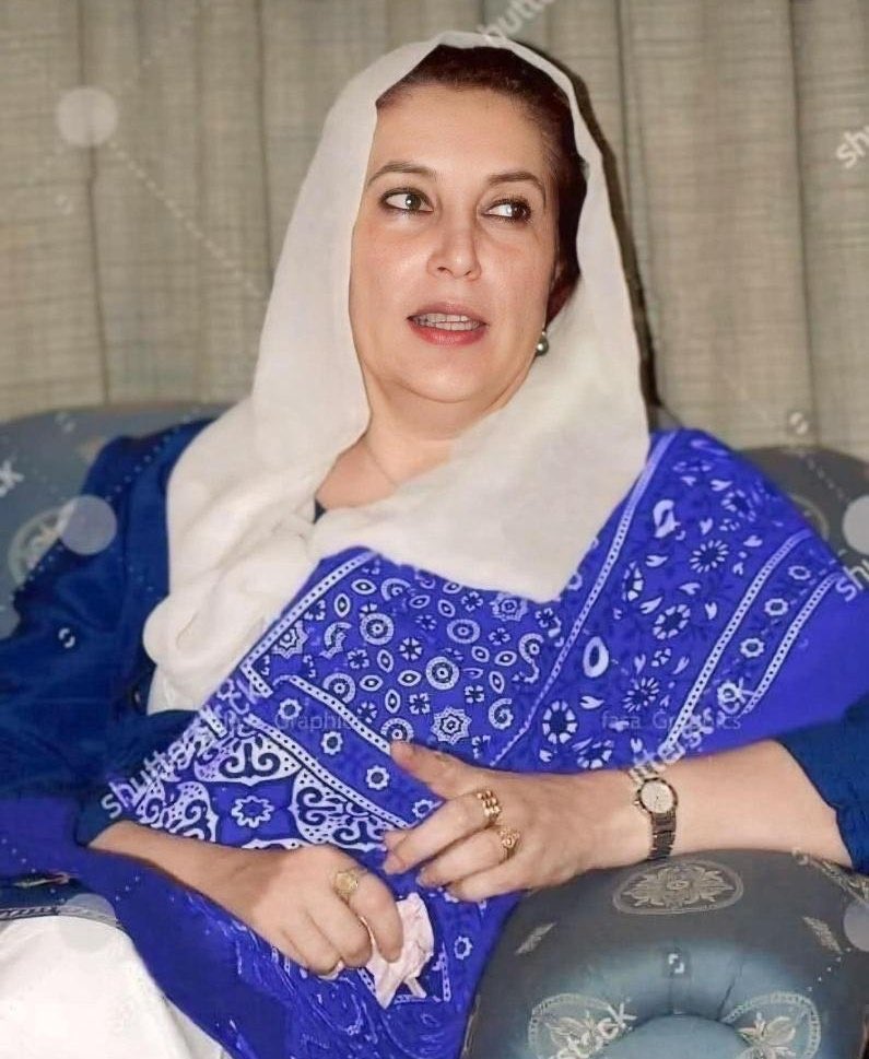 PPPVoicePK's tweet photo. شہید محترمہ بے نظیر بھٹو صرف ایک رہنما نہیں بلکہ جمہوریت، حوصلے اور عوامی خدمت کی علامت تھیں۔ ان کی جدوجہد اور قربانی ہمیشہ پاکستان کے عوام کو حق اور انصاف کی راہ پر چلنے کی ترغیب دیتی رہے گی۔ #BenazirBhutto #PPP https://t.co/3c6rpGQuuA