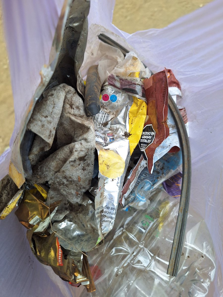 fedemoglia's tweet photo. @muni_sma Hola! Ayer fui al sendero de La Islita y en la playa y camino de vuelta junté una bolsa de residuos. Muchas colillas, botellas y envoltorios plásticos. ¿Hacen actividades de limpieza para que la gente tome más conciencia? https://t.co/Al86Pu1Zge