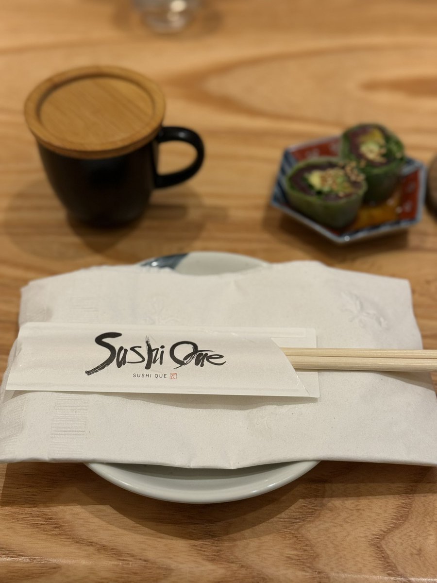 bisuke_44's tweet photo. ハワイのご飯屋さんで
予約困難店の枠持ってるんだけど
ちょうどビスケが旅行行く日だから
枠あげるよ〜🥺!!

お寿司屋さん。

うん。日本でいいね^_^

美味しかったんだけれども^_^
文句なんてないんだけれども^_^
すんごいウキウキしちゃってたや^_^ https://t.co/xfY5ZkcNZl
