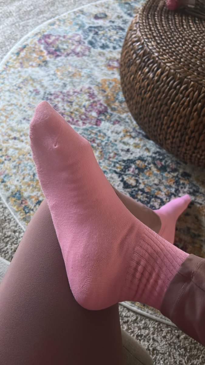 Payfancy's tweet photo. Sniff sniff peasant .
Your aspiration is to stand before me not just as a tool, but as a dedicated SLAVE whose sole purpose is to please me , and lighten my load and amplify my capabilities. so you can focus on the bigger picture. ME 💋

#findom 
#feetfetısh 
#ebonydomme
#femdom https://t.co/ubCpFwZHEZ