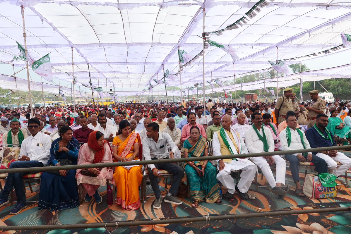 राष्ट्रीय लोकदल के उत्तर प्रदेश अध्यक्ष, श्री राम आशीष राय जी के निमंत्रण पर आज देवरिया के शुगर मिल ग्राउंड में किसानों, युवाओं और साथियों के साथ संवाद का अवसर मिला।इस अवसर पर सांसद @Shashankmanibjp और विधायक <a href="/SabhakunwarBJP/">सभाकुँवर कुशवाहा</a> भी उपस्थित रहे।

यह वही भूमि है जो इस क्षेत्र के