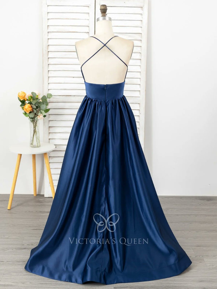 VQ_dresses's tweet photo. Simple destination spring/summer/fall wedding dress is made of dark blue silky satin, featuring a plunging V neckline with spaghetti straps, a ruched empire waistline, and an long A-line skirt.
#bridesmaiddress #formaldress #eveningdress #partydress #satin #darkblue #VQ https://t.co/c0mrvgUTZK