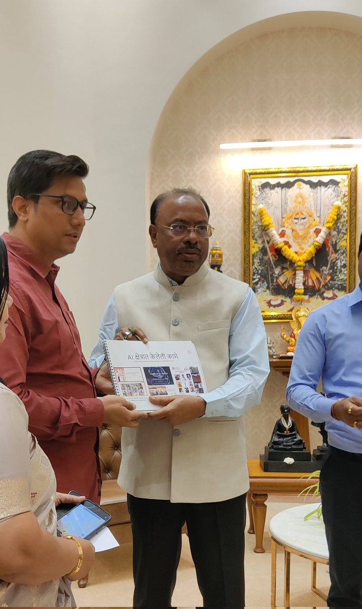 jayantdeshm's tweet photo. Privileged to meet Shri. @cbawankule Chandrashekhar Bawankude ji at his residence in Mumbai and discussed about our work on AI and  presented my Authored book on AI शिकूया मराठीतून &amp; Prompt Engineering. https://t.co/pycGgqfK19