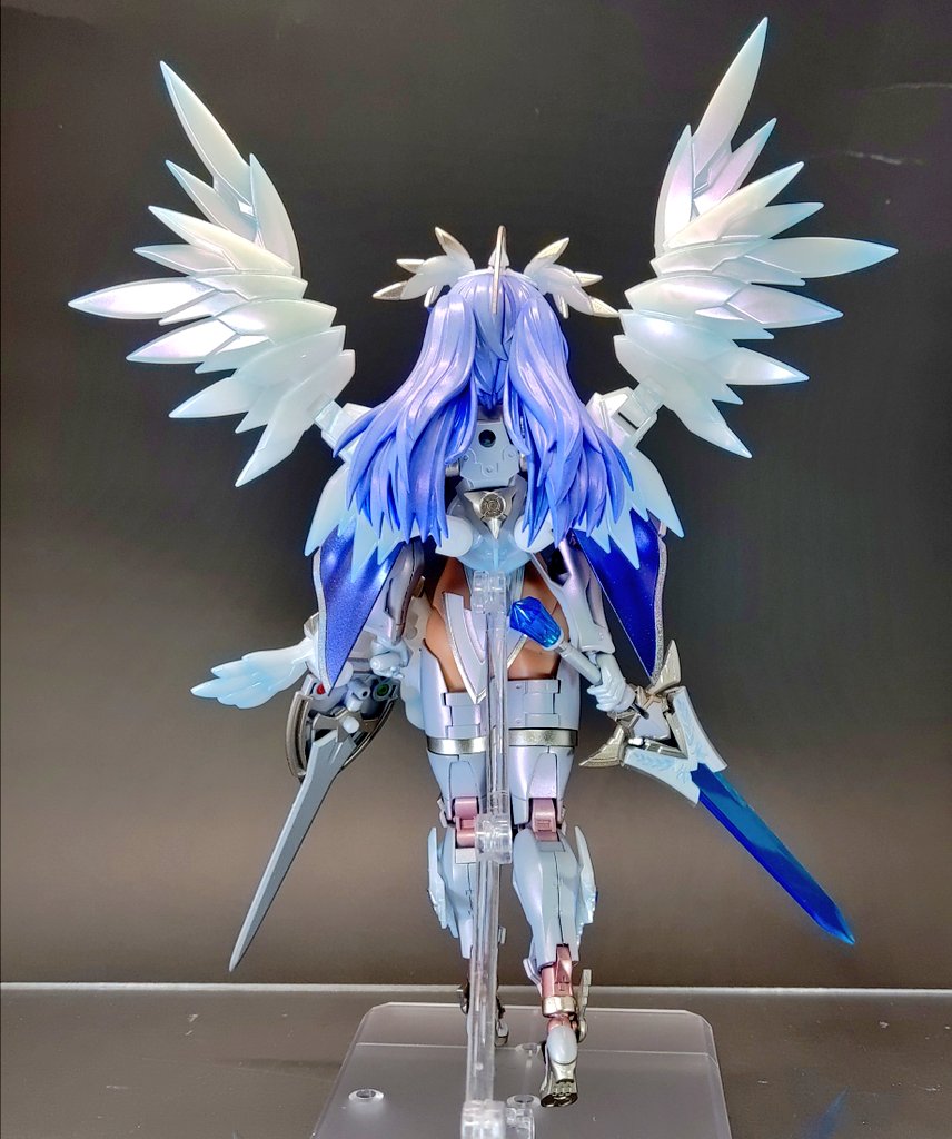 tomo03110209's tweet photo. 【ルーンナイト セスティエ (ヴァルキリーフォーム)】
　天馬のブローチの力で新たなる姿にランクアップ！
大魔法剣セイクリッドと4大属性(火・水・風・土)のエレメントコアが埋め込まれたルーンシールドを装備。
(1/4)
#第3回30MS選抜オーディション https://t.co/waZQNGczX0