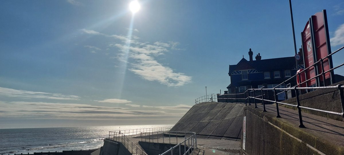 DR SIMON LEE tweet media