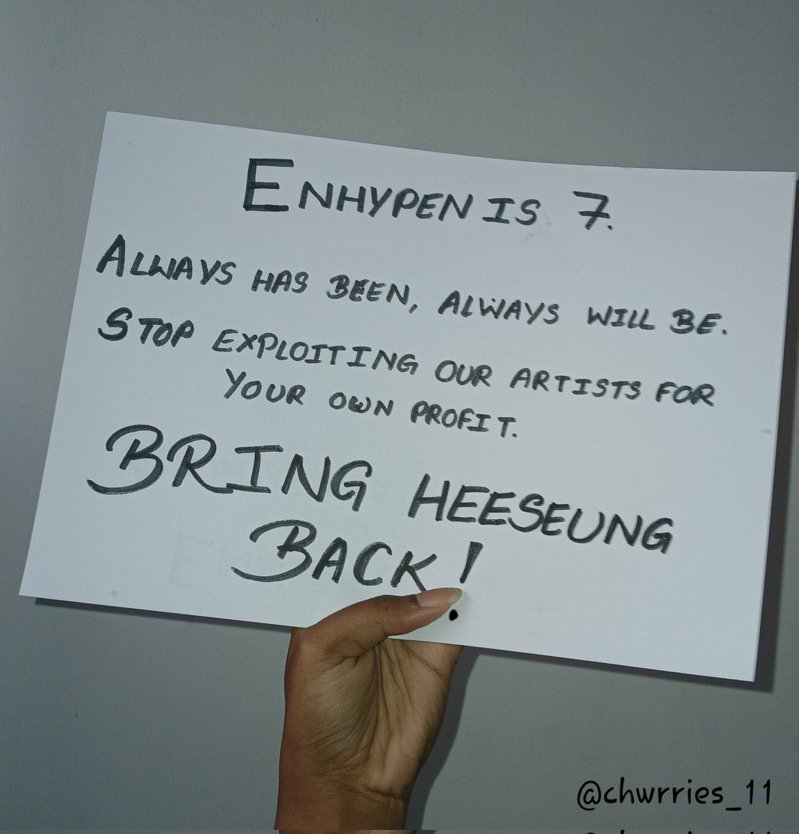chwrries_11's tweet photo. @EnhypenSL Heeseung’s position in ENHYPEN is non-negotiable. 7-1=0; the group is only complete with all seven members.
DO NOT EXPLOIT THE LEGACY OF ENHYPEN
#BEACCOUNTABLE_BELIFT
#ENHYPEN_IS_SEVEN
#HEESEUNG_STAYS
#SL_ENGENE https://t.co/tKFFUlv1j7