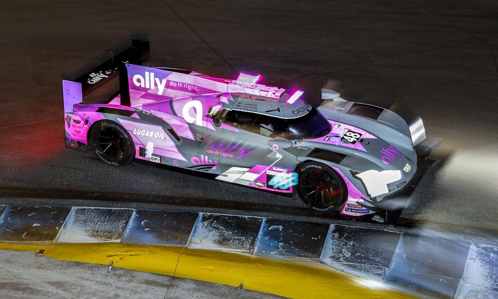 Jimmie_DennyFan's tweet photo. It’s very unappreciated how diverse and fearless of a Race Car Driver Jimmie Johnson is https://t.co/F37nZezBGy