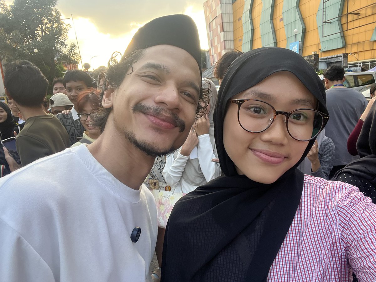 nai★ra. tweet media