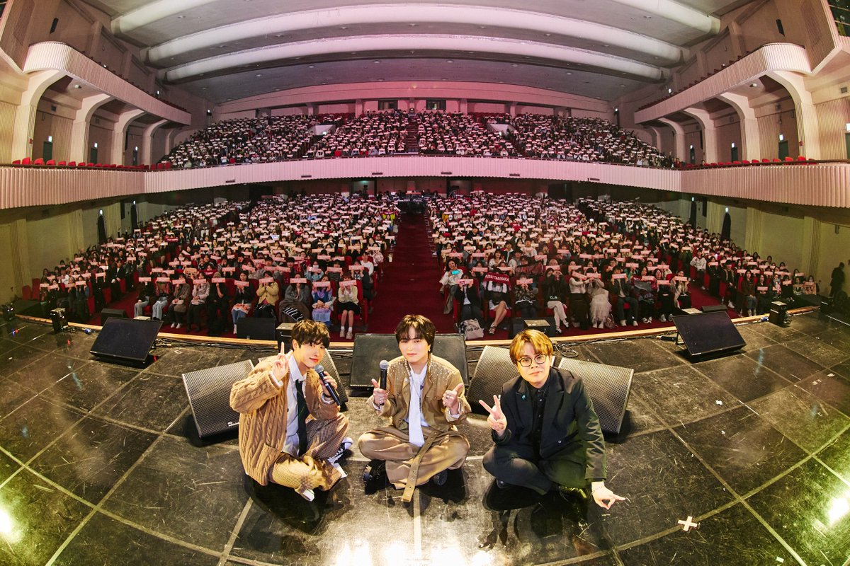 masaki_gt01's tweet photo. 竹中雄大 "DIVA" Release Tour
Seoul Fan Concert [with U] 

한국 여러분, 감사합니다!
환호성이 정말 크게 들렸어요!
다시 올게요!

日本のDIVA Zepp Tourとはまた違うコンセプトで開催されたファンコンサート。
めちゃくちゃ新鮮でおもろかった！
メイクバチクソしてもろて感謝w

#유다이 https://t.co/HulJRt7XWY