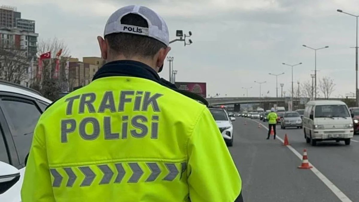 bhanettr's tweet photo. İçişleri Bakanlığı duyurdu; Görüntü cihazı cezaları geçici olarak durduruldu
#ceza #polis #araba #multimedya
https://t.co/715KozGDQd https://t.co/TJLN9r9wdf