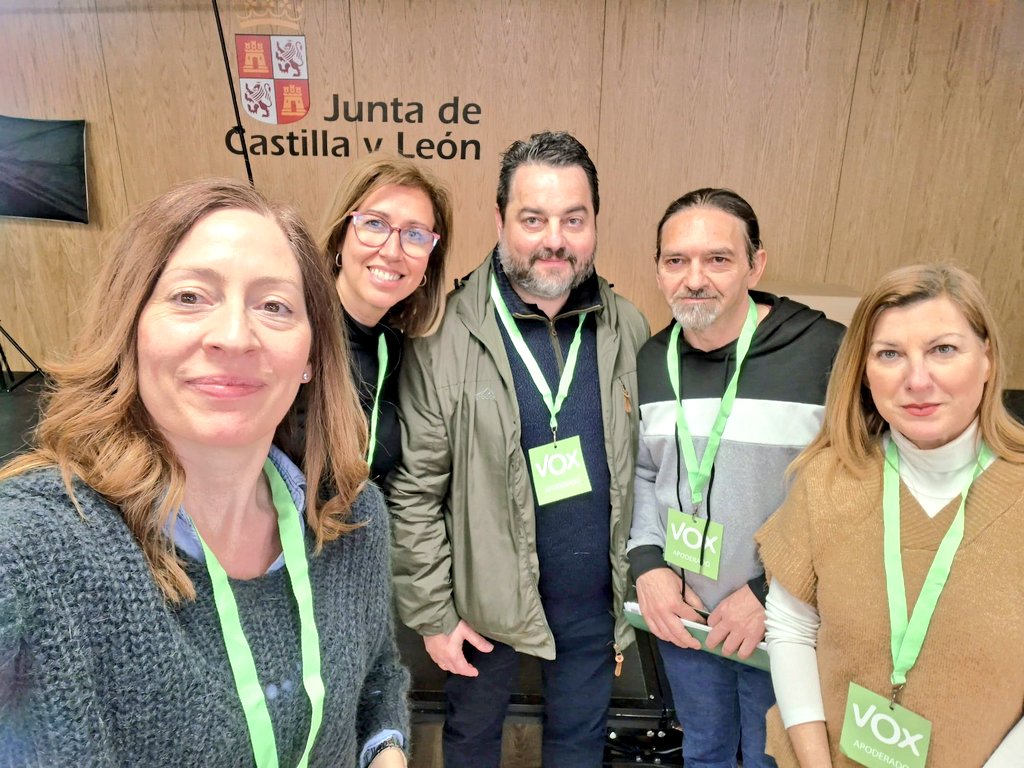 DavidArranzVox's tweet photo. Por #SORIA, todo muy tranquilo y con buen ambiente. 
Muchos compañeros de @vox_es como #apoderados.
Gran acogida de los compañeros de @VoxSoria.
#SentidoComún 
La única alternativa real es #VOX.
#EleccionesCyL https://t.co/eTptdtNhgI