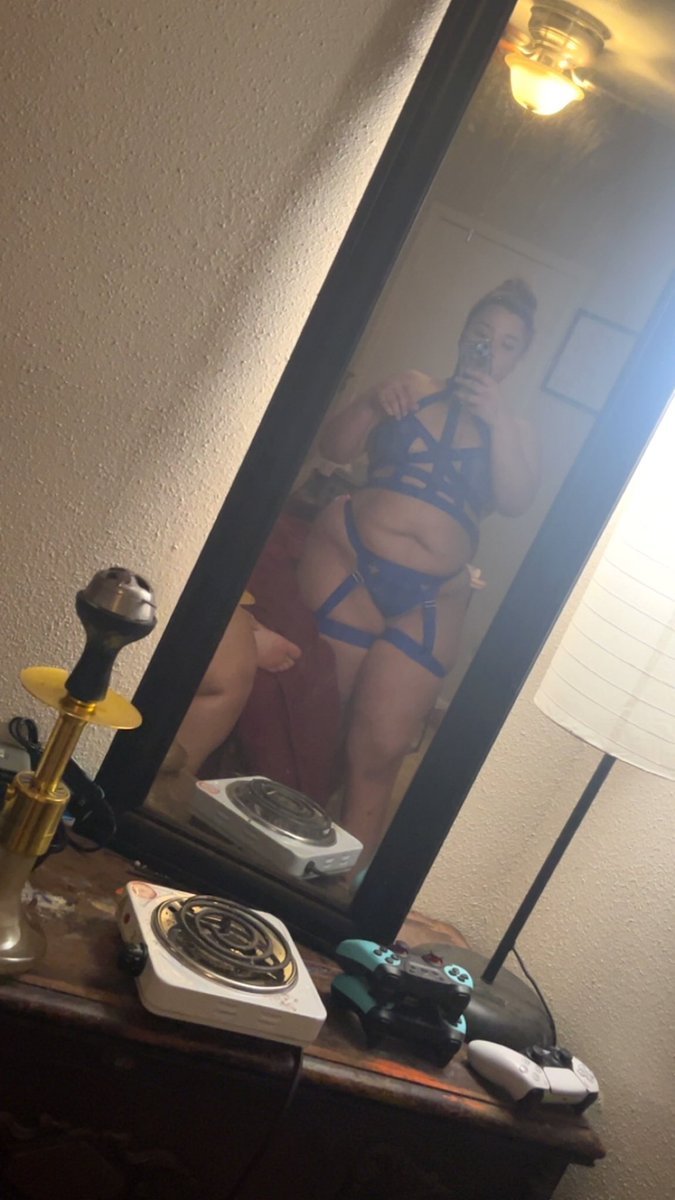 Sumthickshytt's tweet photo. 😌who wanna buy me more lingerie?😮‍💨you gonna have free pics that come with it💕💦 https://t.co/6KsUU0nLcH