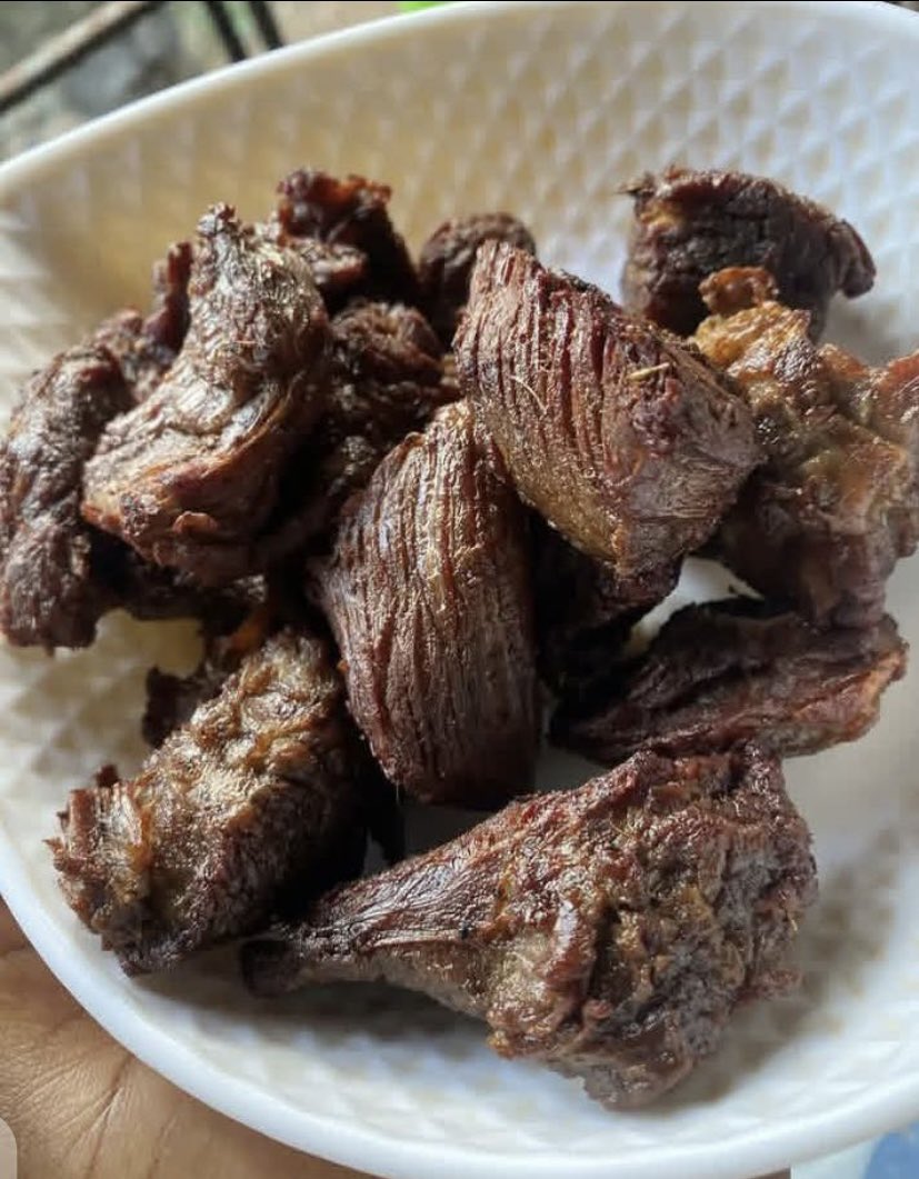 DarkYafeth's tweet photo. Fried meat                 Or      Fried chicken https://t.co/QfUvYx9V46