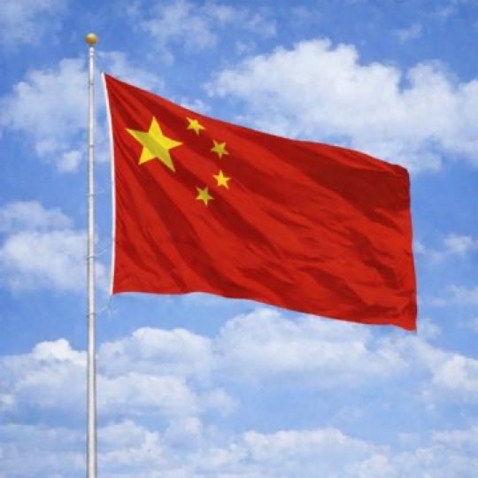 AltcoinsFrance's tweet photo. 🚨🇨🇳 LES BANQUES CHINOISES LIMITENT LES ACHATS D’OR

Les plus grandes banques d’État en Chine commencent à restreindre les achats d’or des particuliers face à une demande très forte.

👉 Banques concernées : 

• Industrial and Commercial Bank of China
• China Construction Bank
• Bank of China

👉 Ce qui change :

• Mise en place de quotas quotidiens d’achat d’or
• Une fois la limite atteinte, les achats sont bloqués pour la journée
• Certains produits d’or physique ont aussi des délais de livraison plus longs