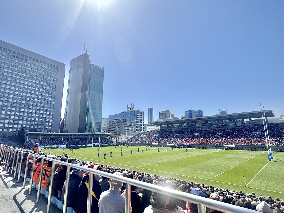 Windlistentome's tweet photo. これは昨日のラグビー@秩父宮ラグビー場🏉と今日の野球@神宮球場⚾️
スピアーズとワイルドナイツは優勝候補同士の熾烈な試合がラスト1プレイ、38フェーズで大逆転とは凄まじかった！
オープン戦の方は出陣式後のつば九郎が……🐧 https://t.co/VOPKAzRXmA