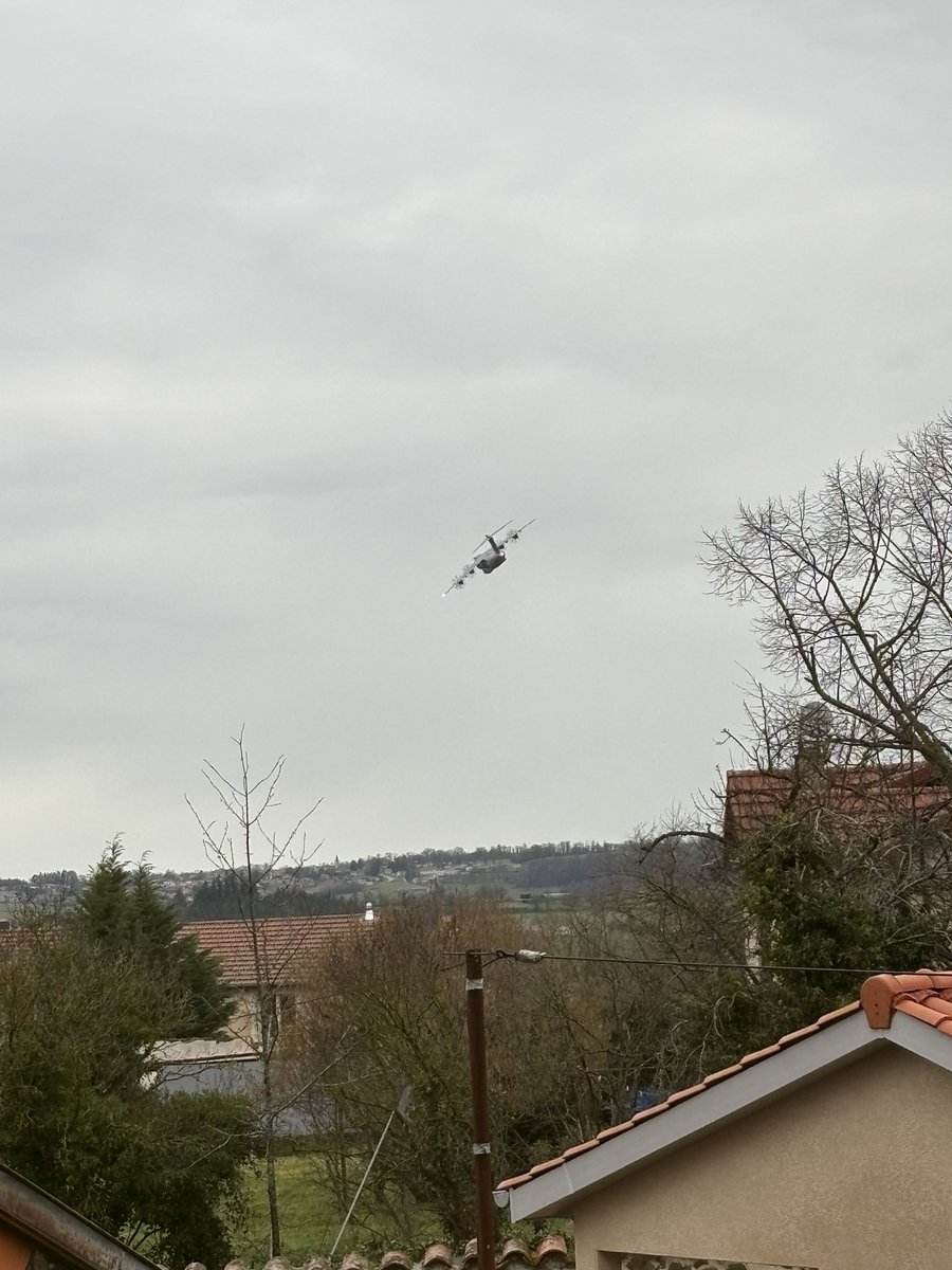 Matt5442's tweet photo. @Sonic_urticant La même chose il y a quelques semaines, impressionnants ces A-400M ! https://t.co/CnXFxGgv9P